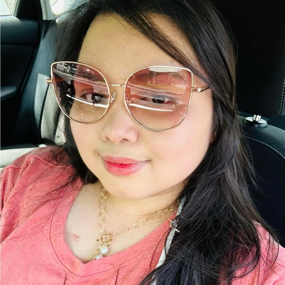 Meet your Posher, Celine trice - Picture 5 of 7